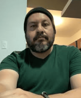 <em><strong>Iván M.</strong></em>